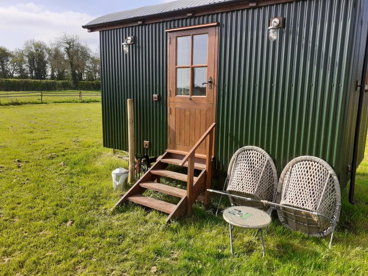 Glamping In Wiltshire The Green Knoll Is A Charm Chippenham  Exterior photo